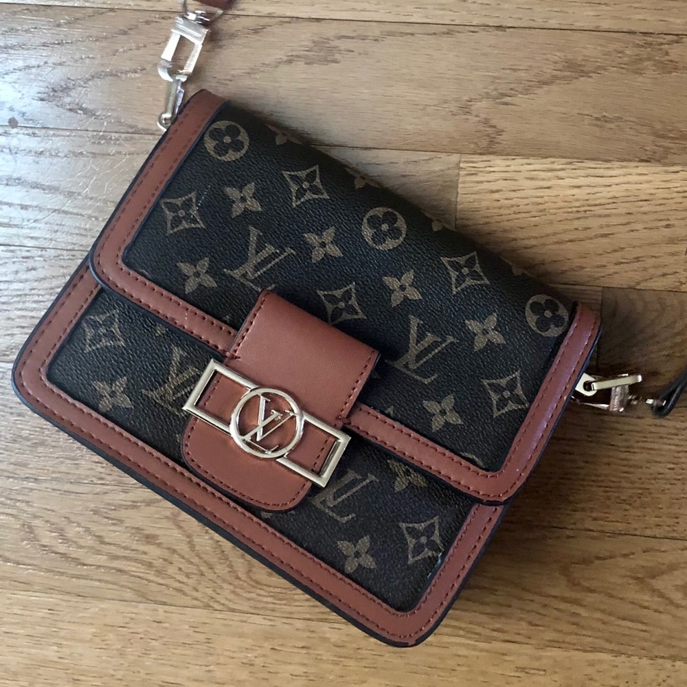Knock-off Louis Vuitton Crossbody Purse
